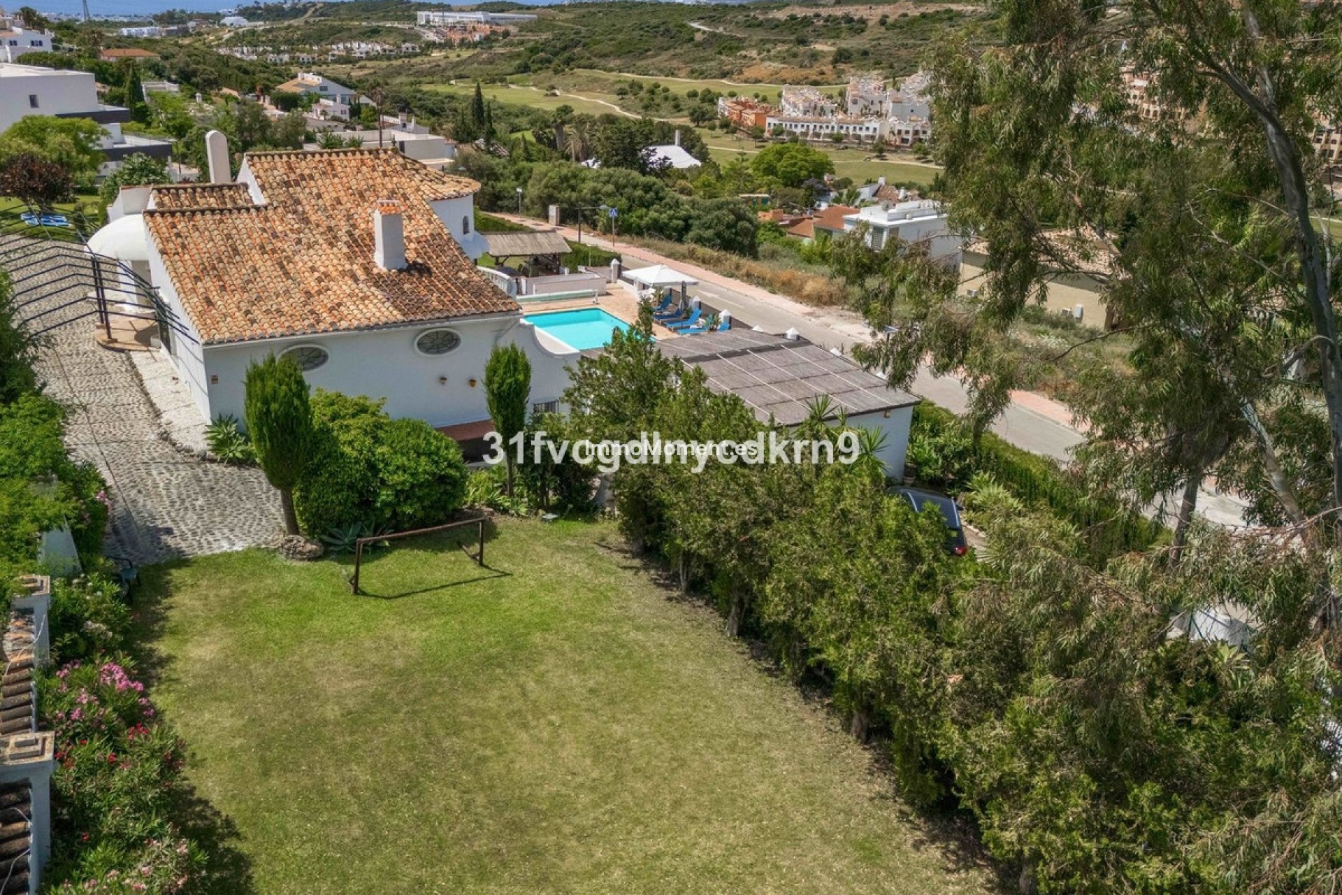 Resale - Detached villa - Estepona - Estepona Centro