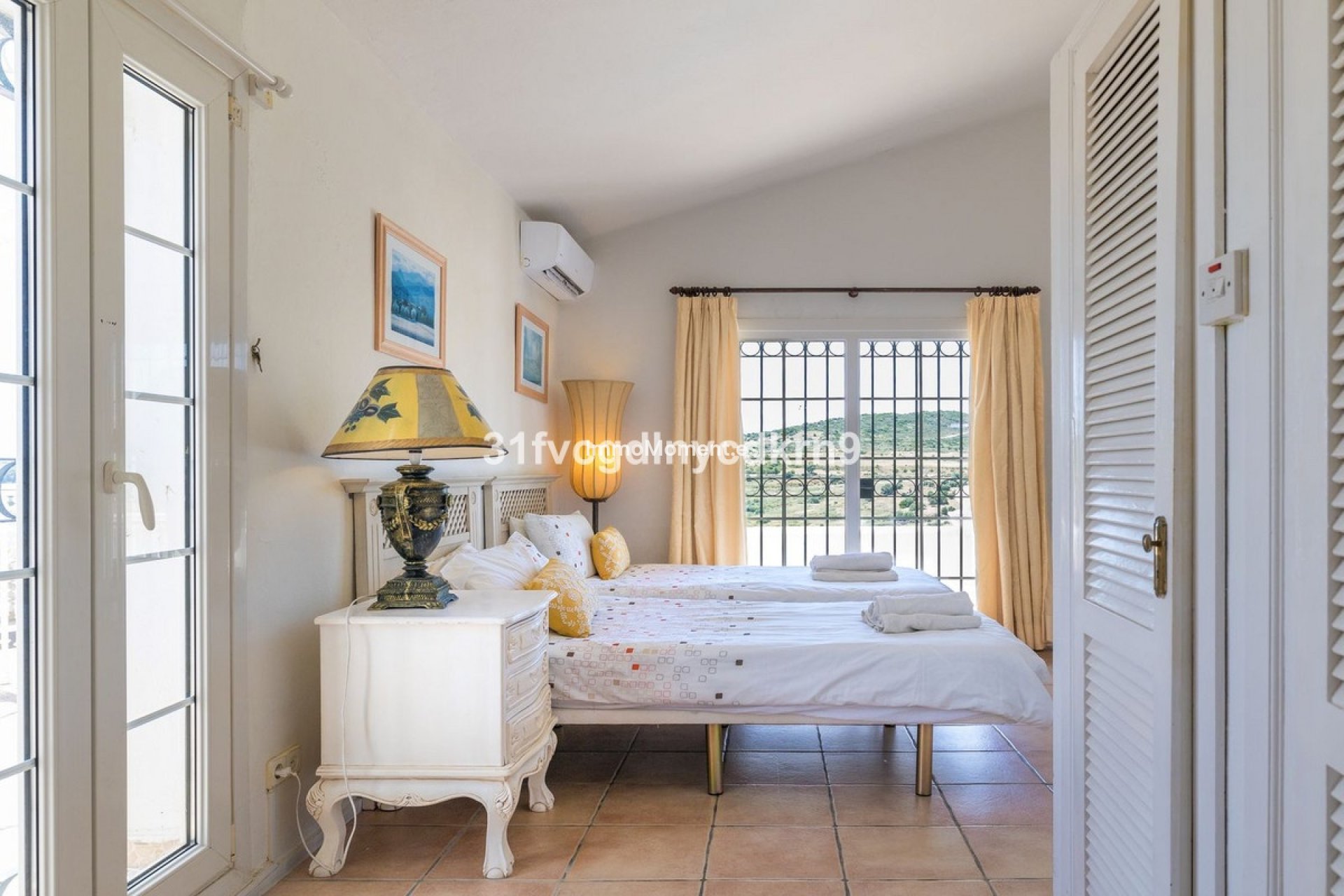 Resale - Detached villa - Estepona - Estepona Centro