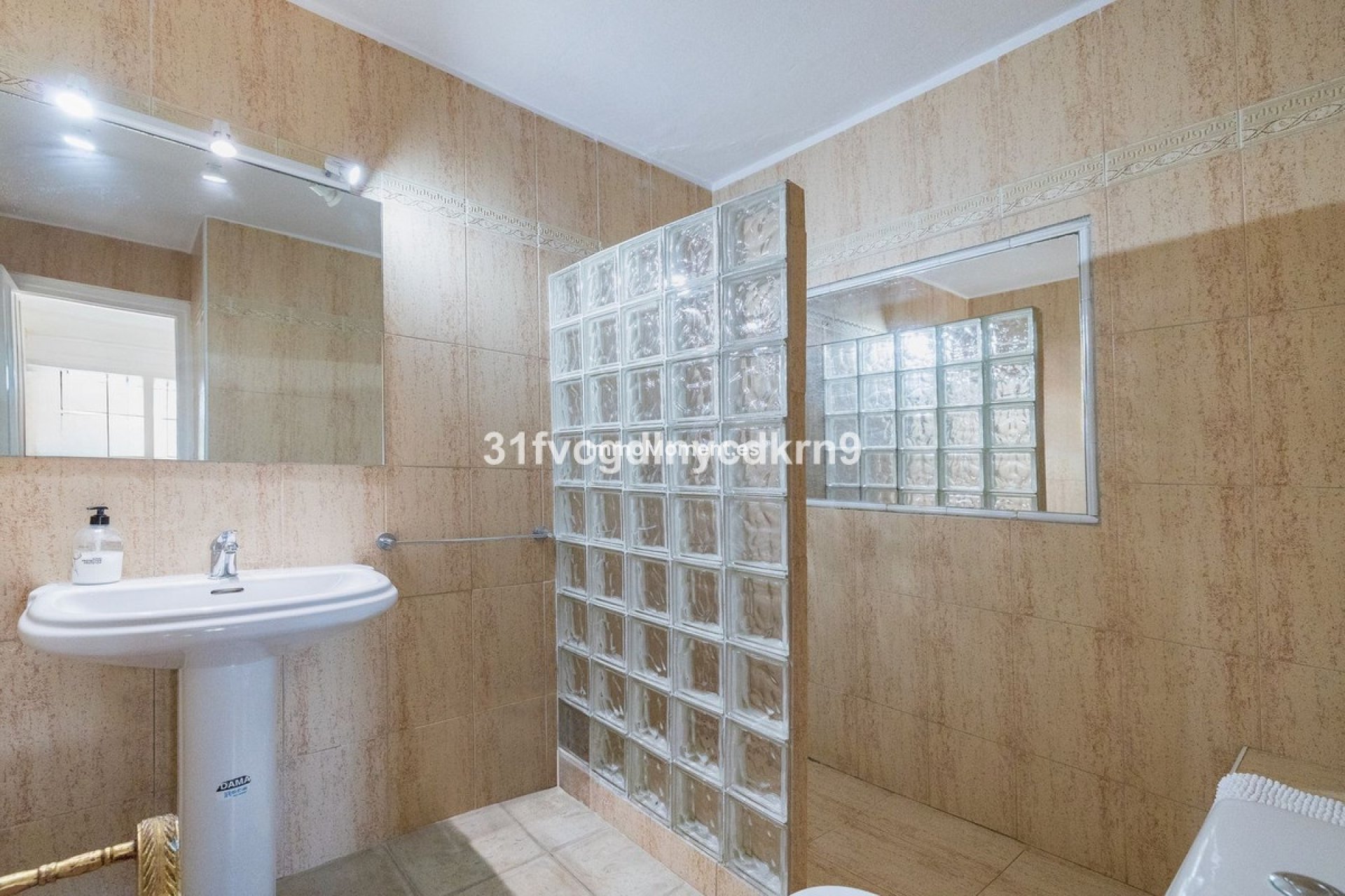 Resale - Detached villa - Estepona - Estepona Centro