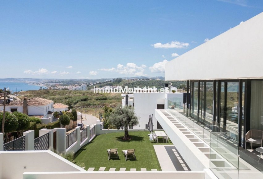 Resale - Detached villa - Estepona - Estepona Centro