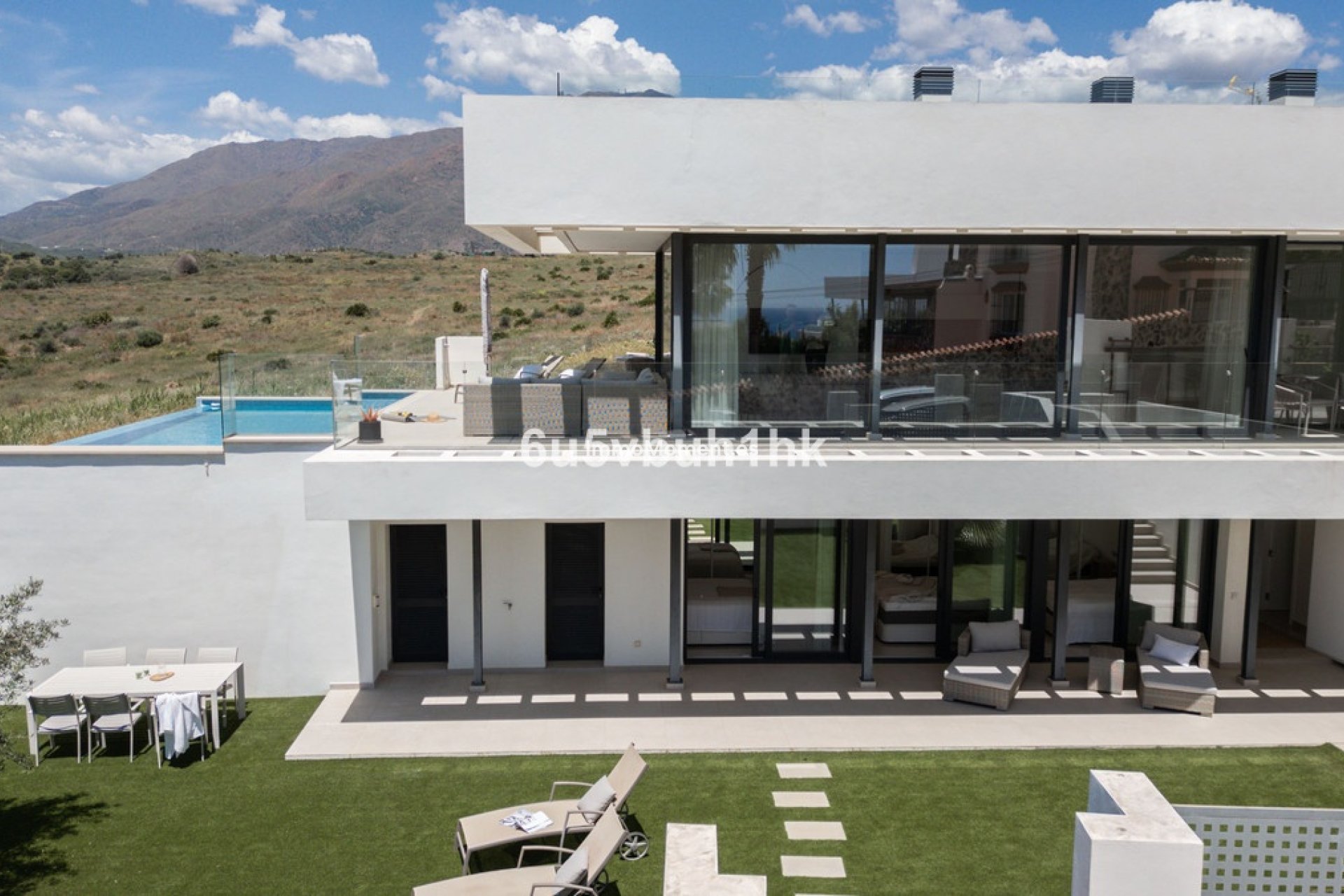 Resale - Detached villa - Estepona - Estepona Centro