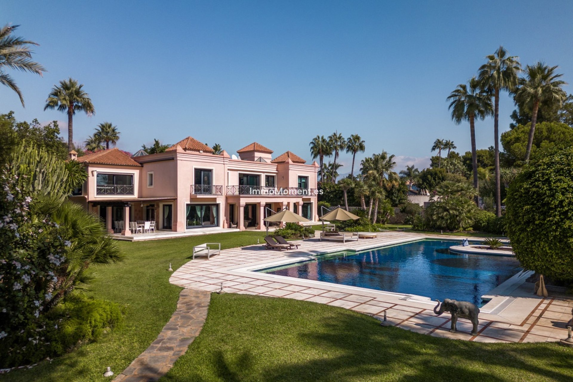 Resale - Detached villa - Estepona - Estepona Centro