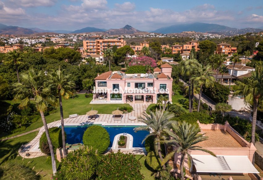 Resale - Detached villa - Estepona - Estepona Centro
