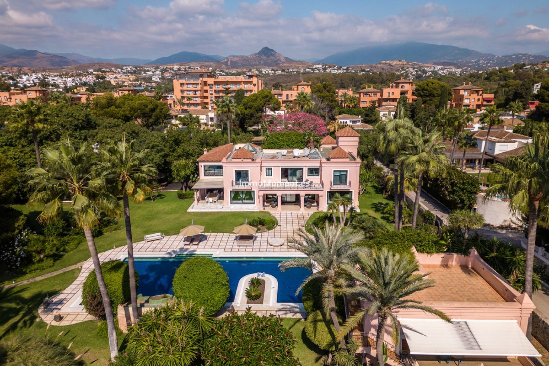 Resale - Detached villa - Estepona - Estepona Centro