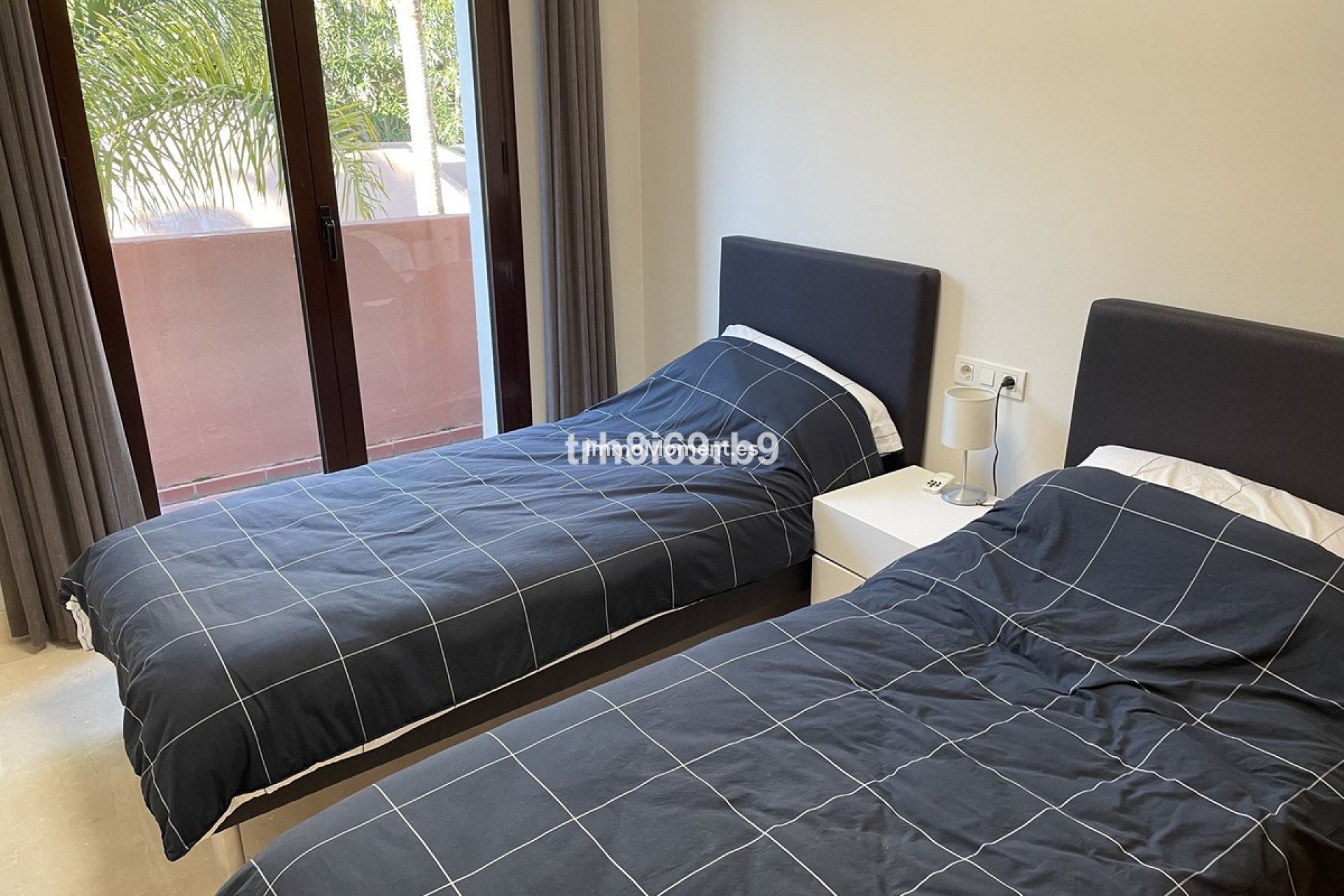 Resale - Detached villa - Estepona - Estepona Centro