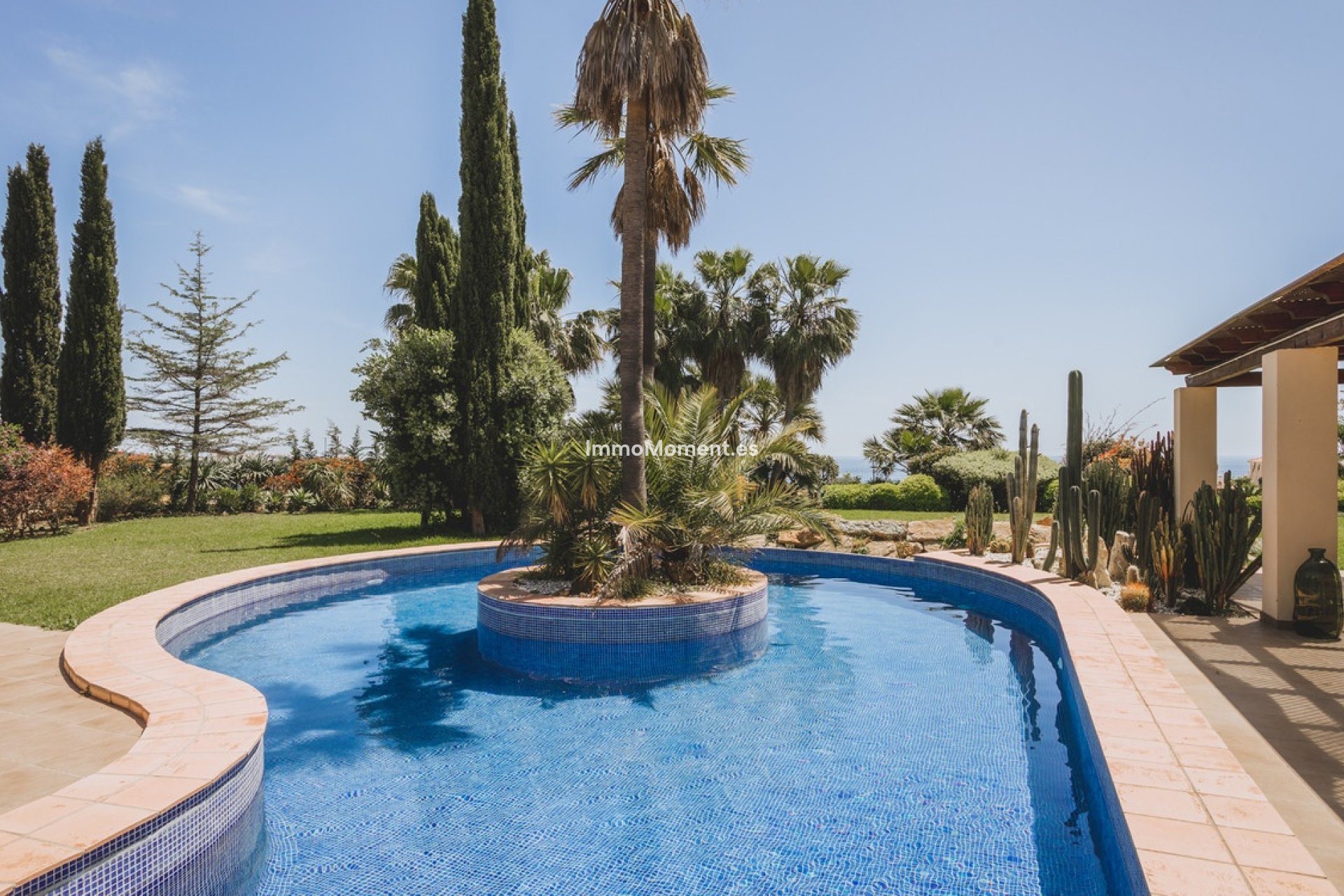 Resale - Detached villa - Estepona - Estepona Centro
