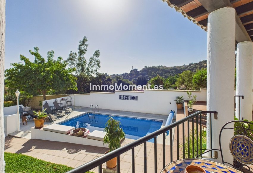 Resale - Detached villa - Estepona - Estepona Centro