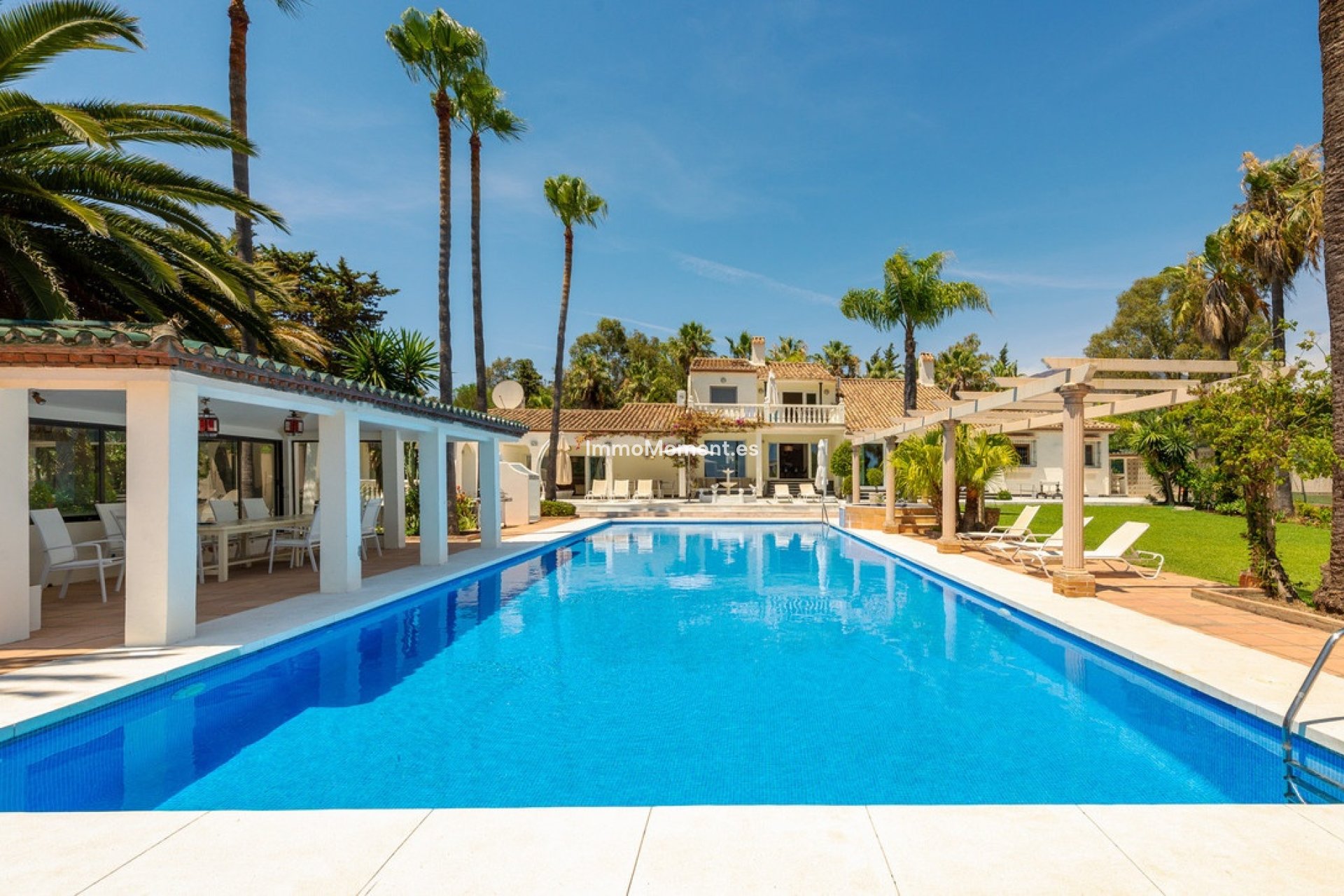 Resale - Detached villa - Estepona - Estepona Centro