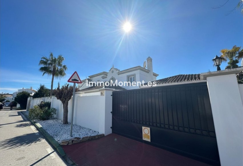 Resale - Detached villa - Estepona - Estepona Centro