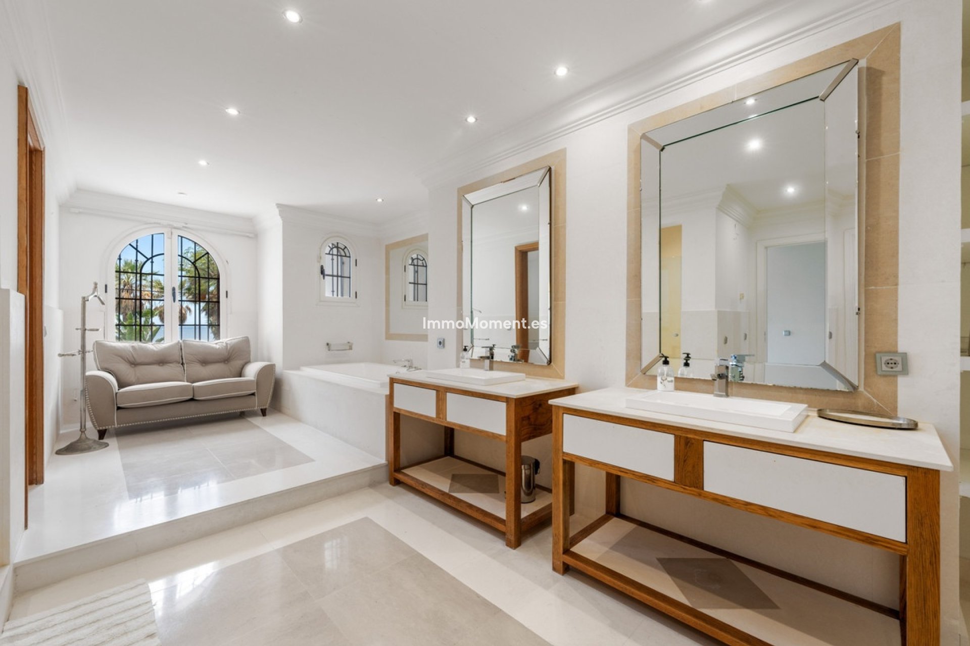 Resale - Detached villa - Estepona - Estepona Centro