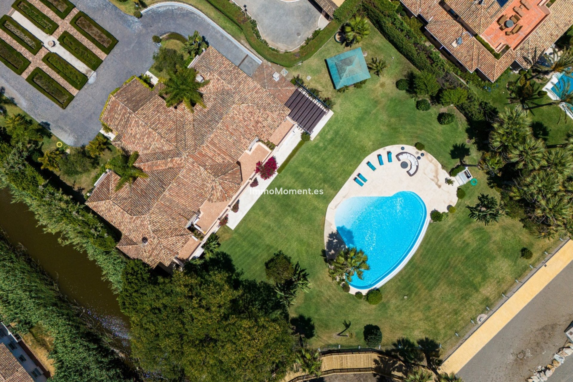 Resale - Detached villa - Estepona - Estepona Centro