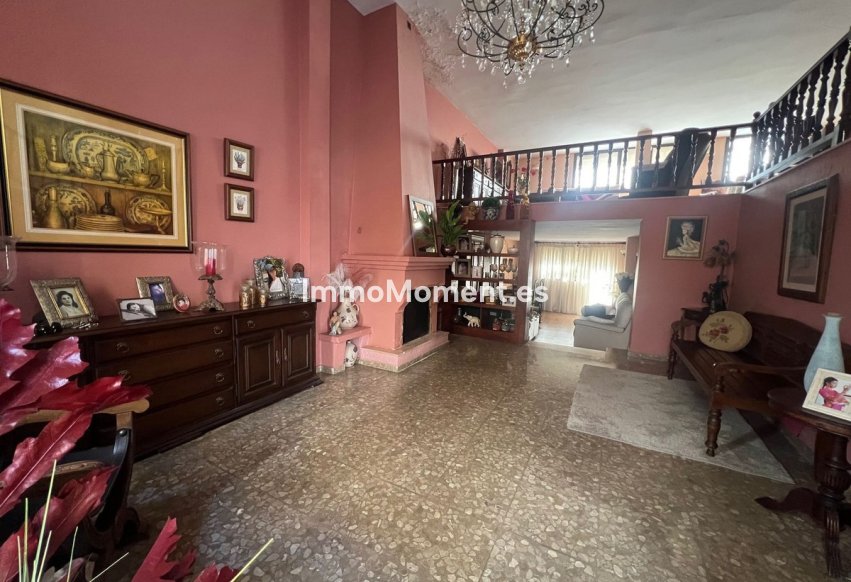 Resale - Detached villa - Estepona - Estepona Centro