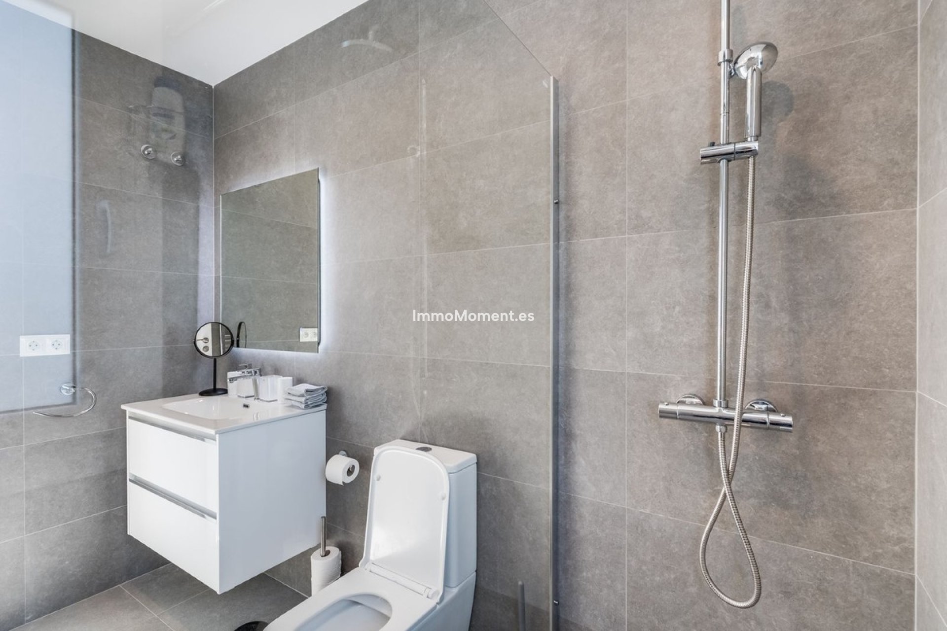 Resale - Detached villa - Estepona - Estepona Centro