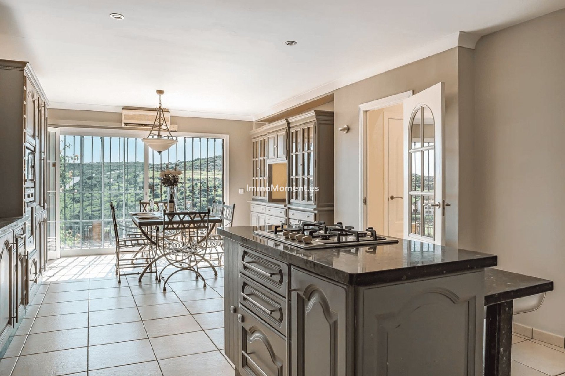 Resale - Detached villa - Estepona - Estepona Centro