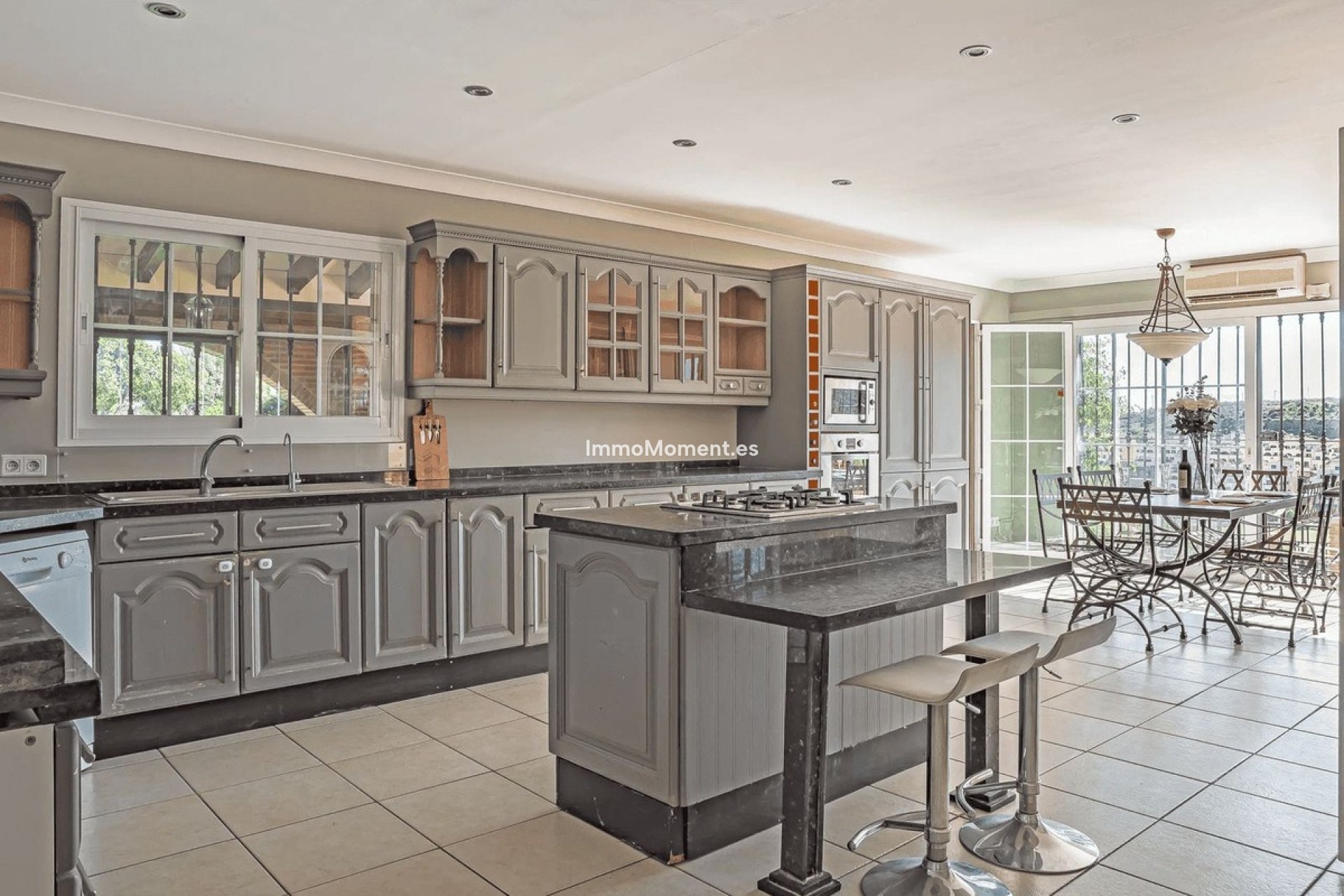 Resale - Detached villa - Estepona - Estepona Centro