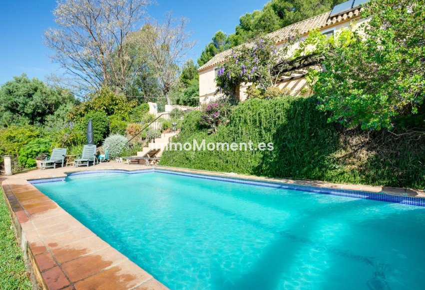 Resale - Detached villa - Estepona - Estepona Centro