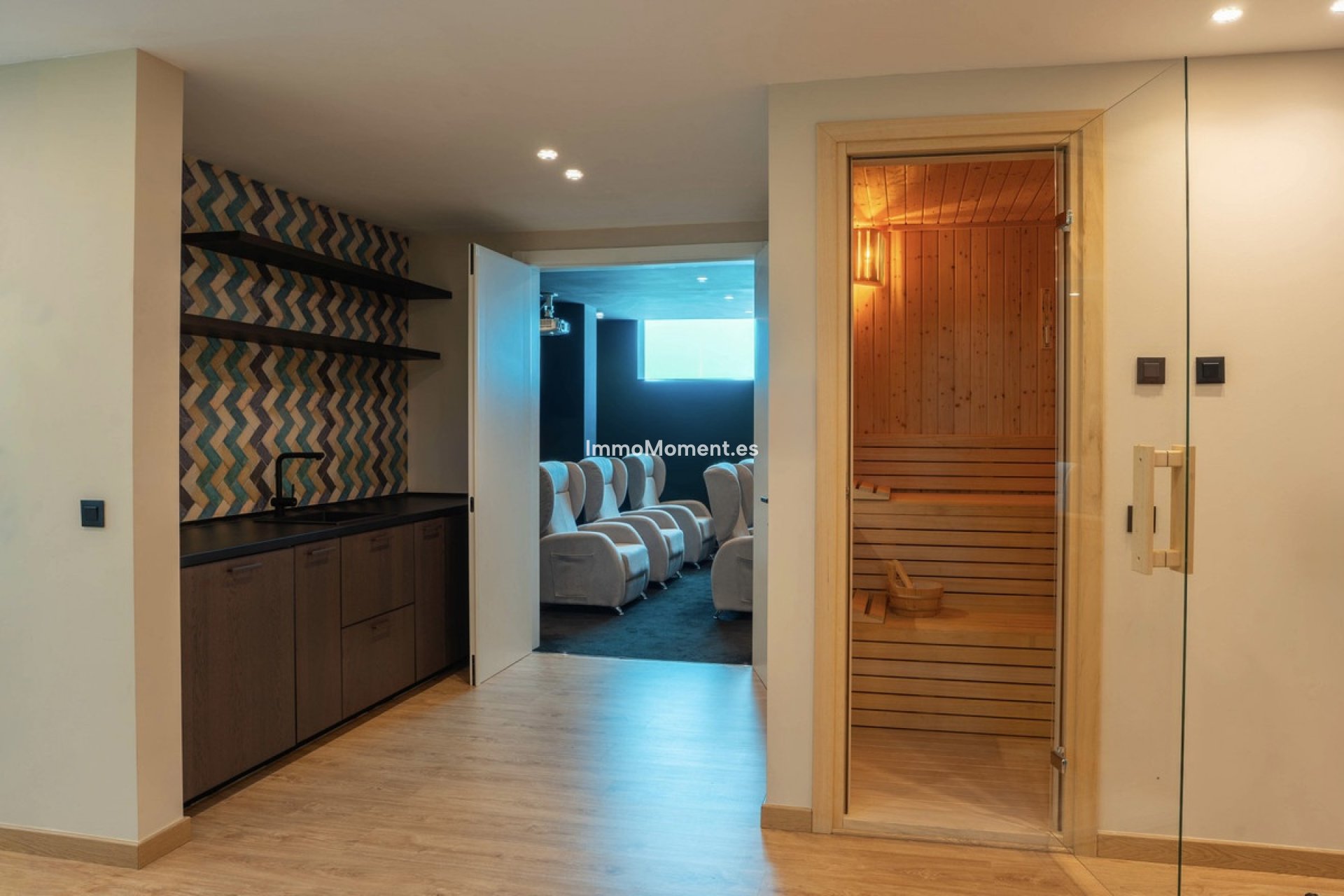 Resale - Detached villa - Estepona - Estepona Centro