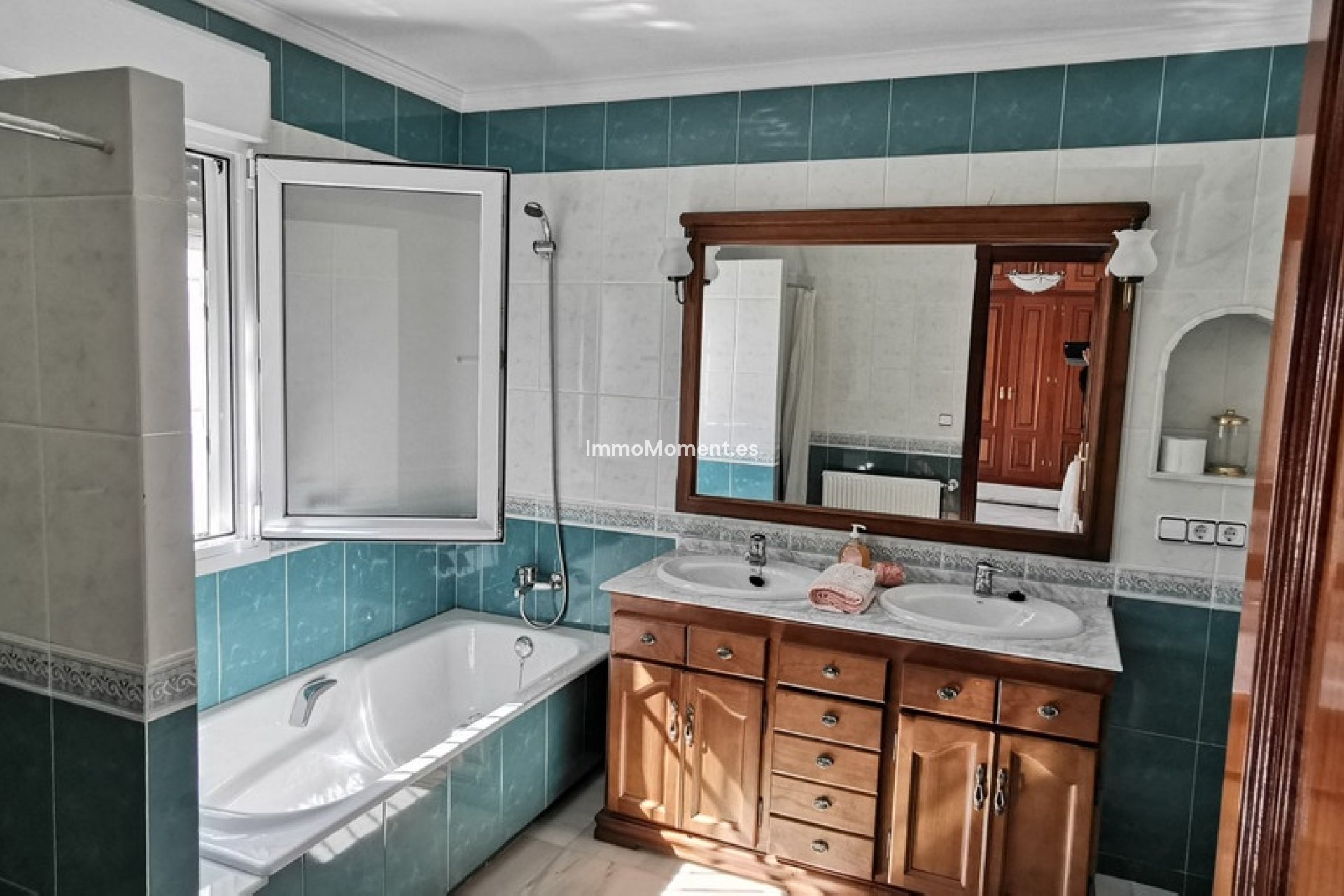 Resale - Detached villa - Estepona - Estepona Centro
