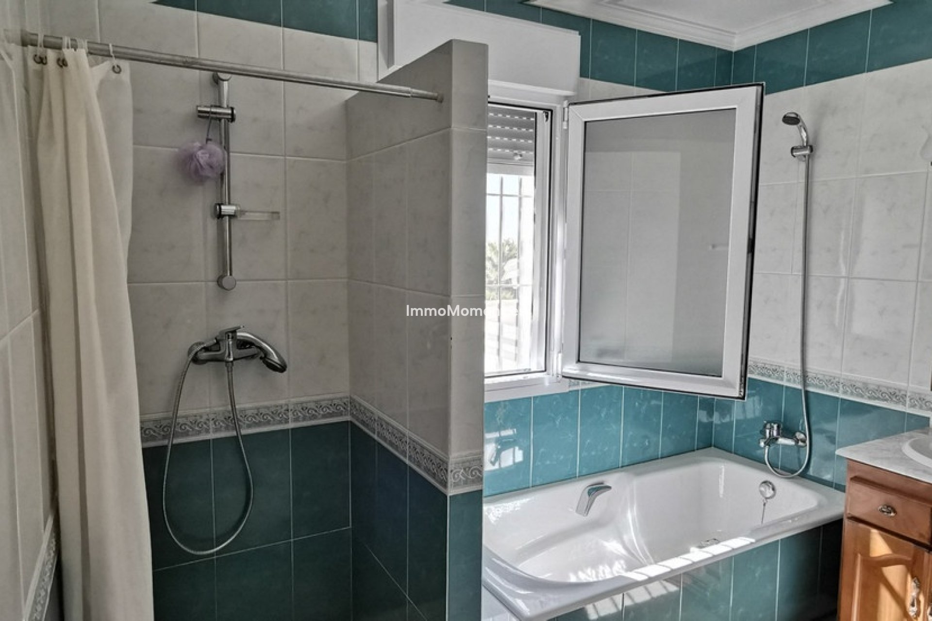 Resale - Detached villa - Estepona - Estepona Centro