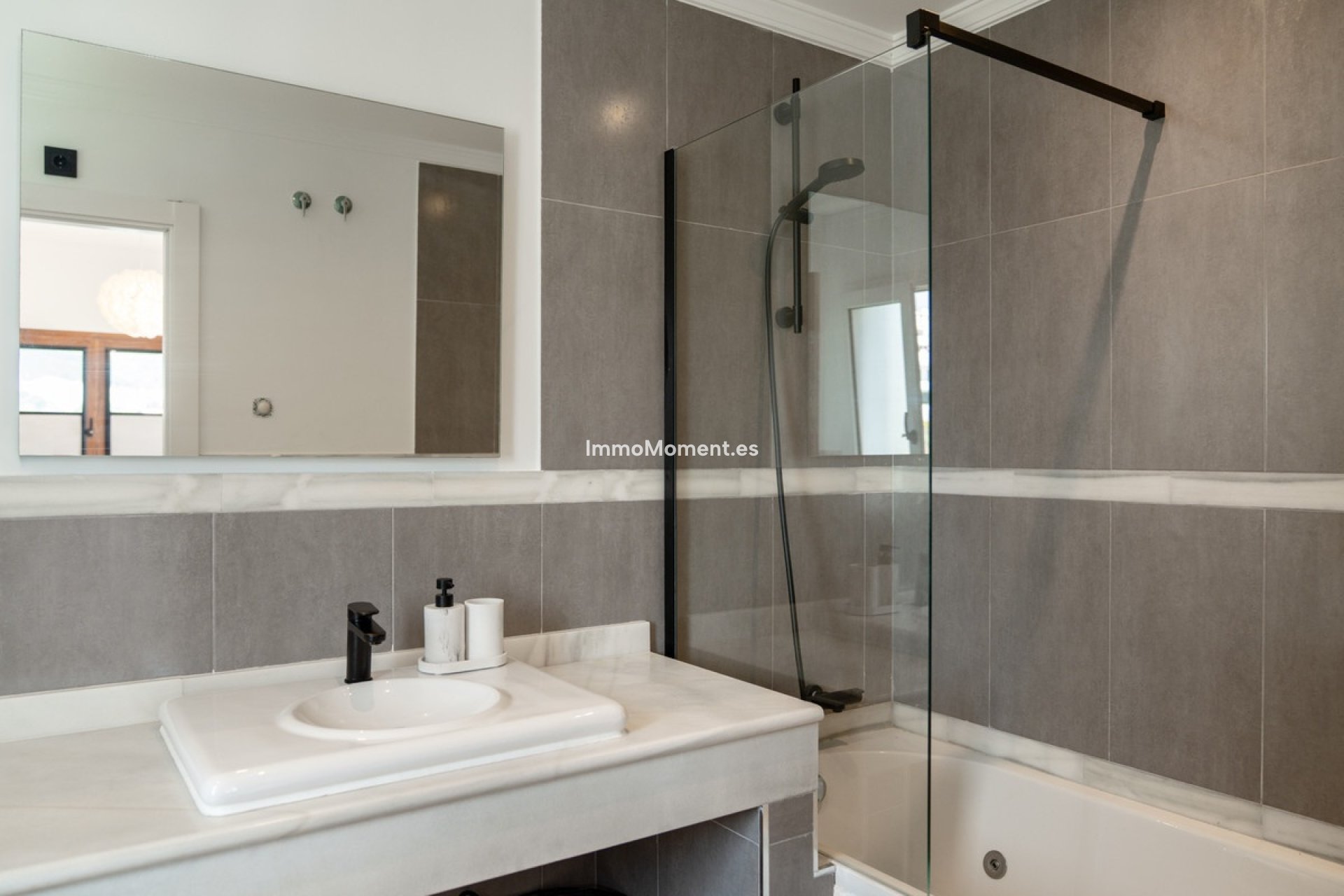 Resale - Detached villa - Estepona - Estepona Centro