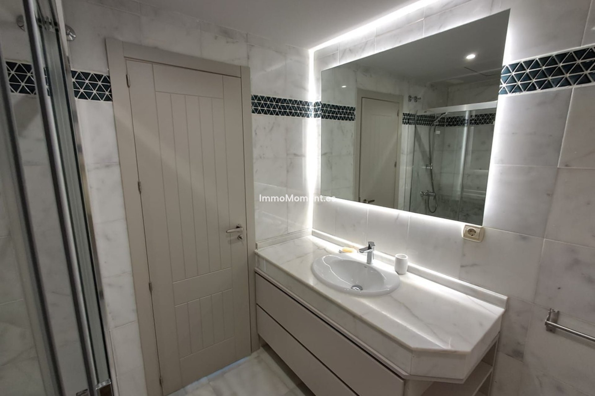 Resale - Detached villa - Estepona - Estepona Centro