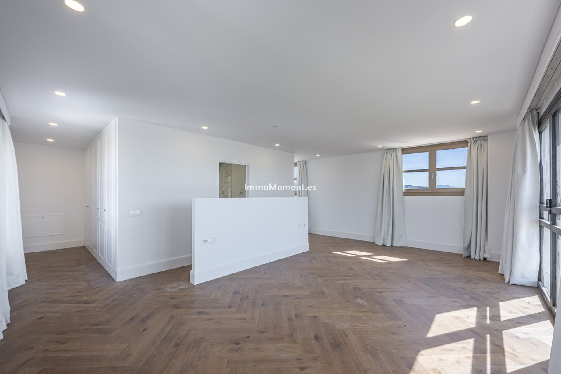 Resale - Detached villa - Estepona - Estepona Centro