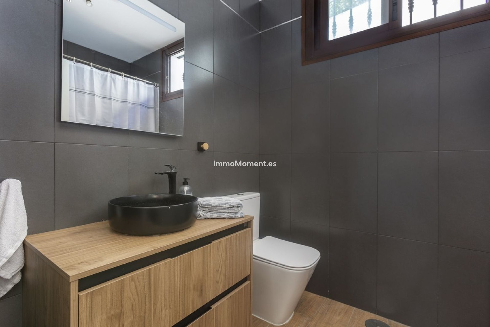 Resale - Detached villa - Estepona - Estepona Centro