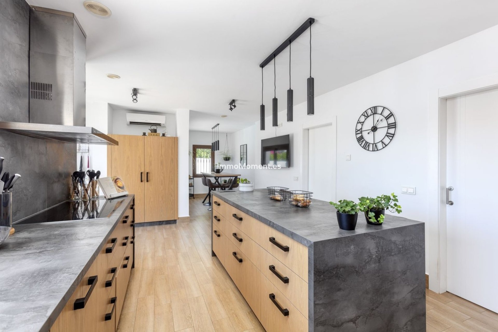 Resale - Detached villa - Estepona - Estepona Centro