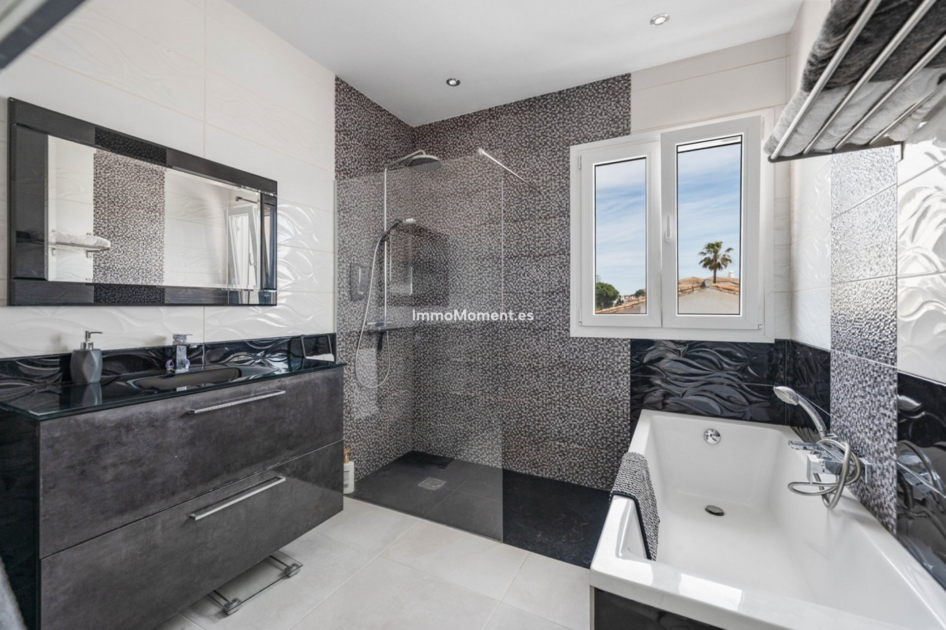 Resale - Detached villa - Estepona - Estepona Centro