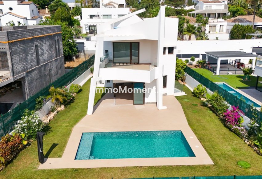 Resale - Detached villa - Estepona - Estepona Centro
