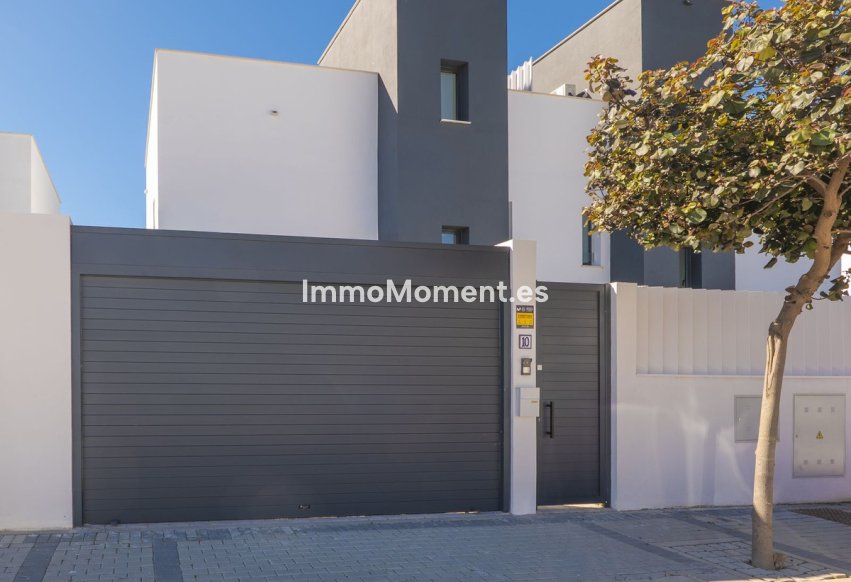 Resale - Detached villa - Estepona - Estepona Centro