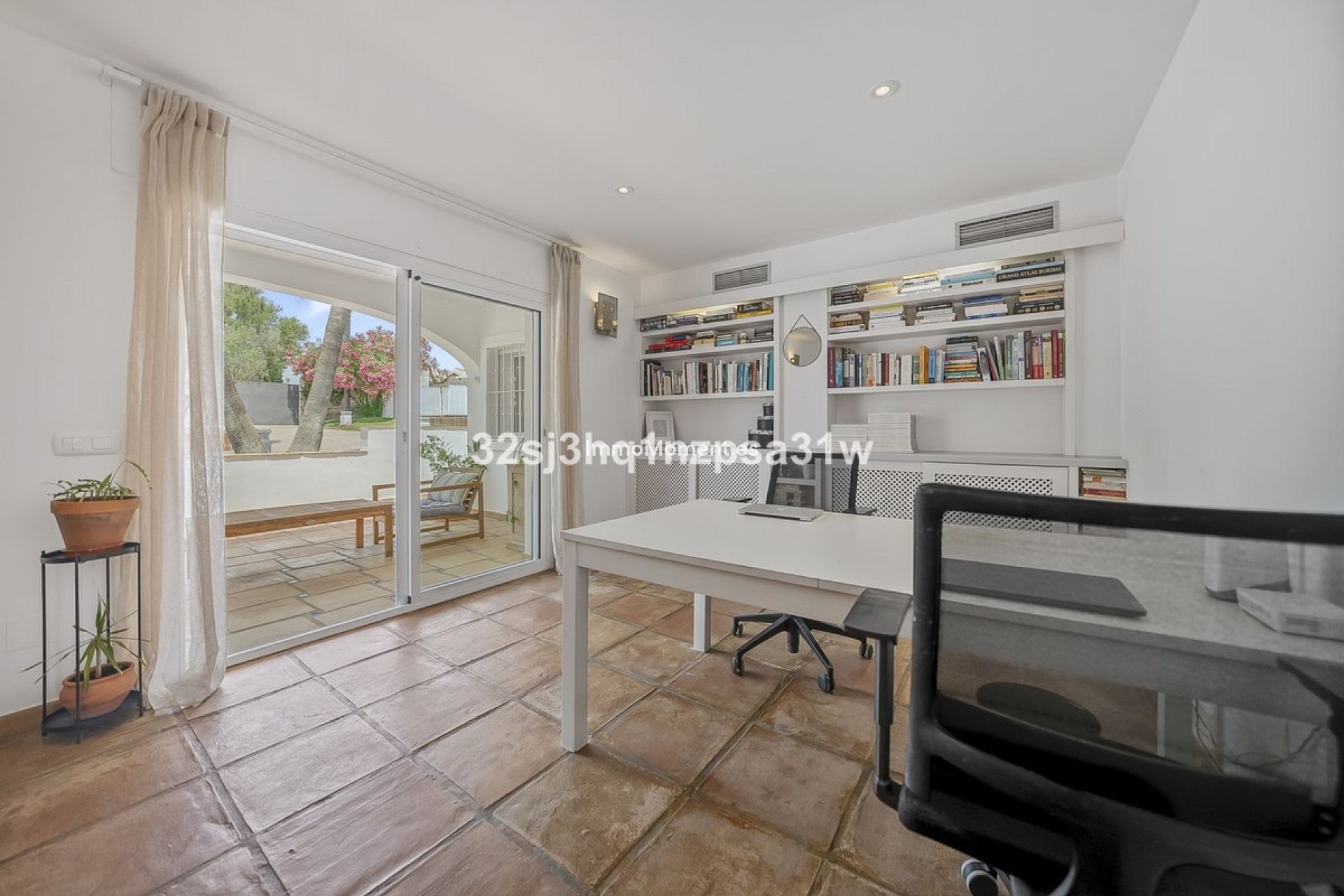 Resale - Detached villa - Estepona - Estepona Centro