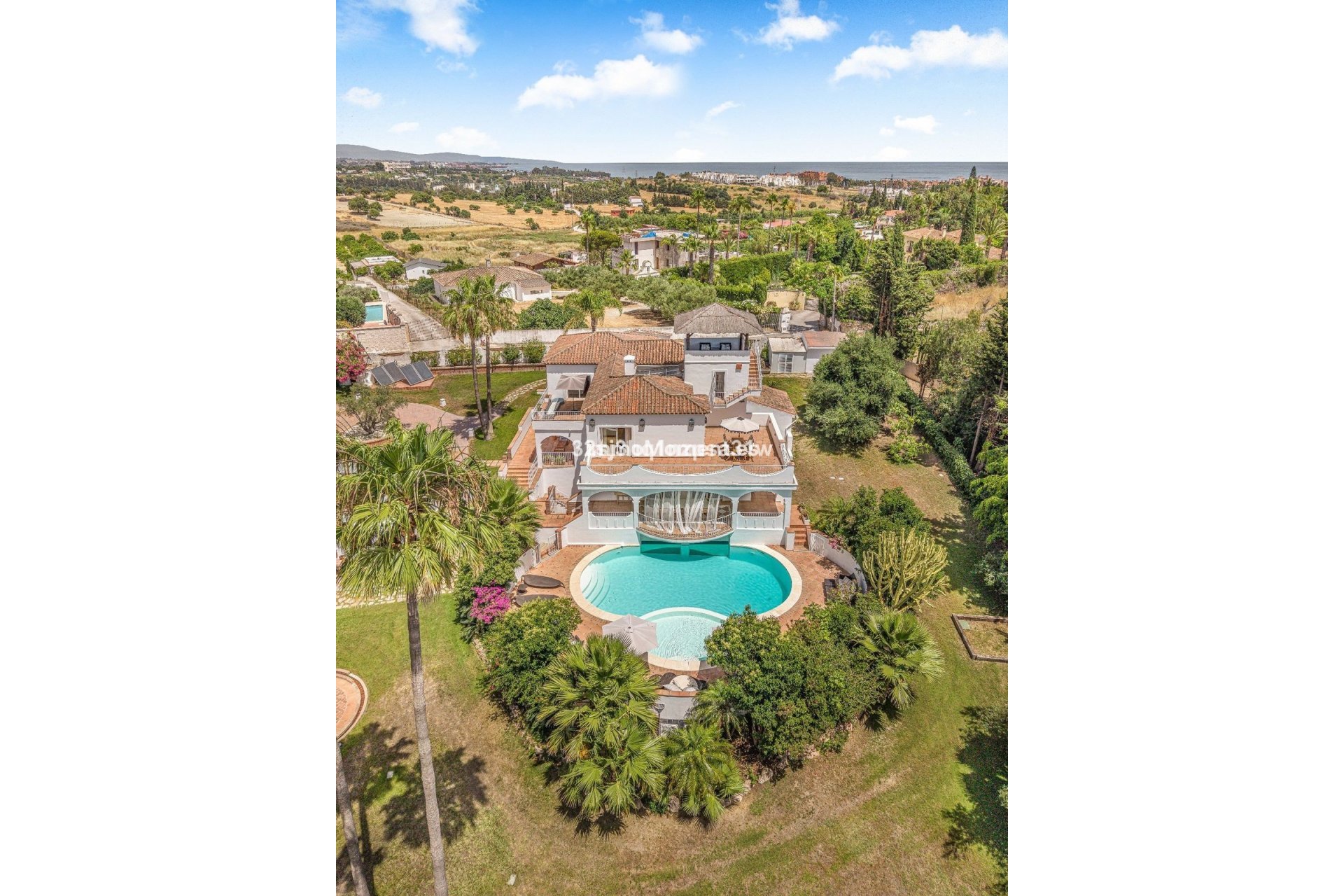 Resale - Detached villa - Estepona - Estepona Centro