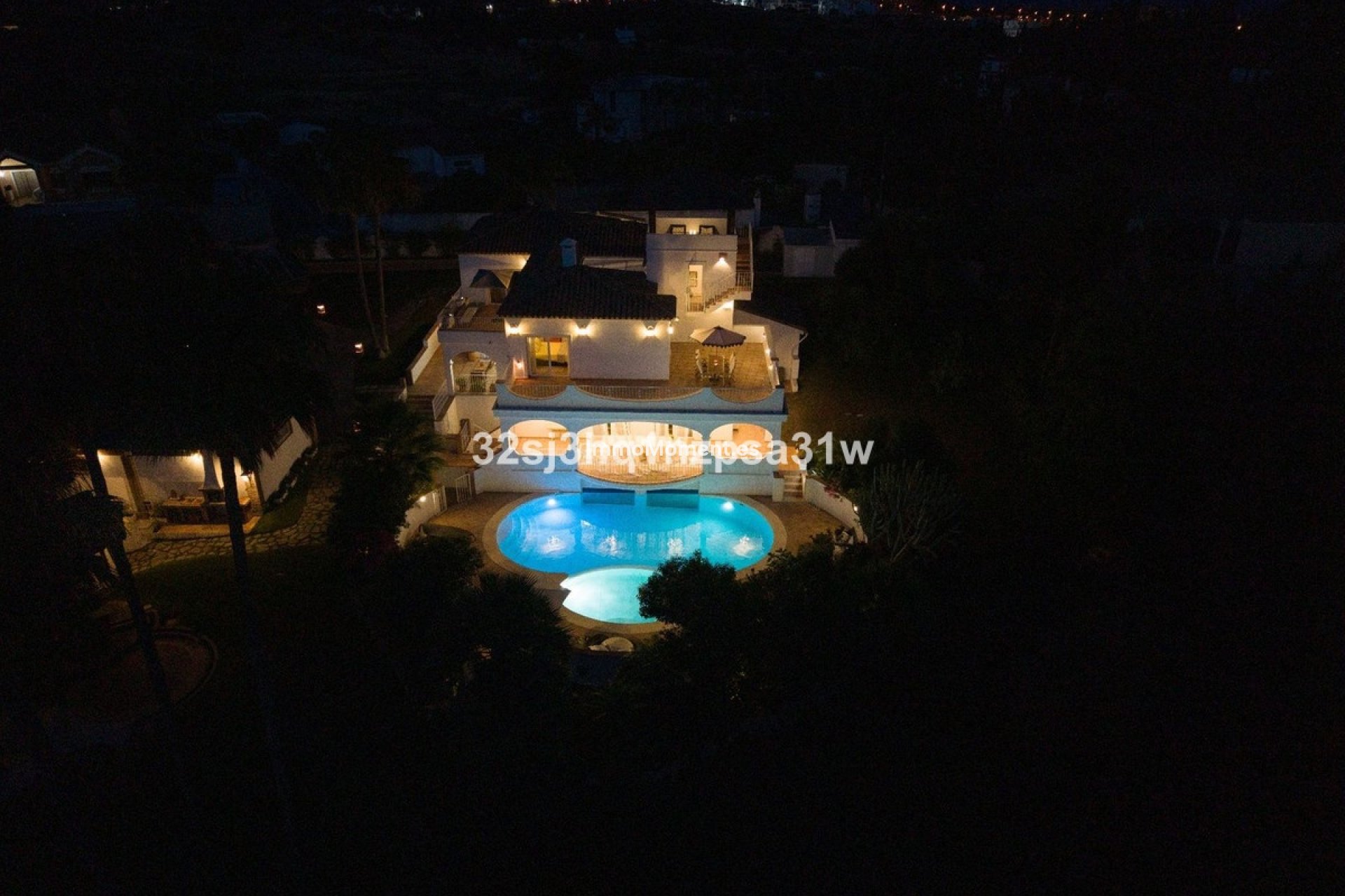 Resale - Detached villa - Estepona - Estepona Centro