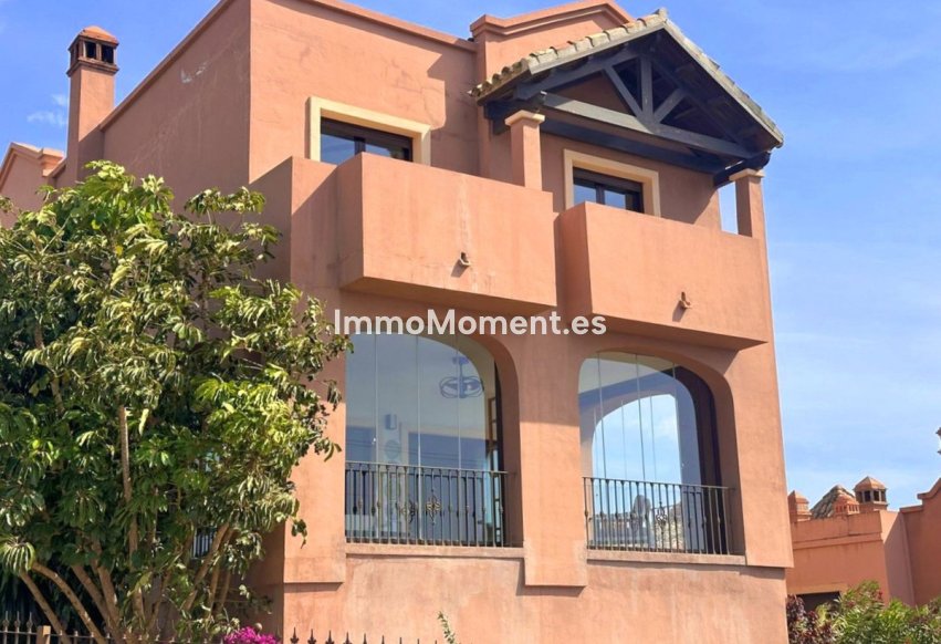 Resale - Detached villa - Estepona - Estepona Centro