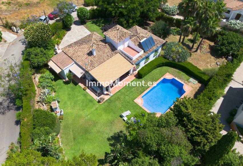 Resale - Detached villa - Estepona - Estepona Centro