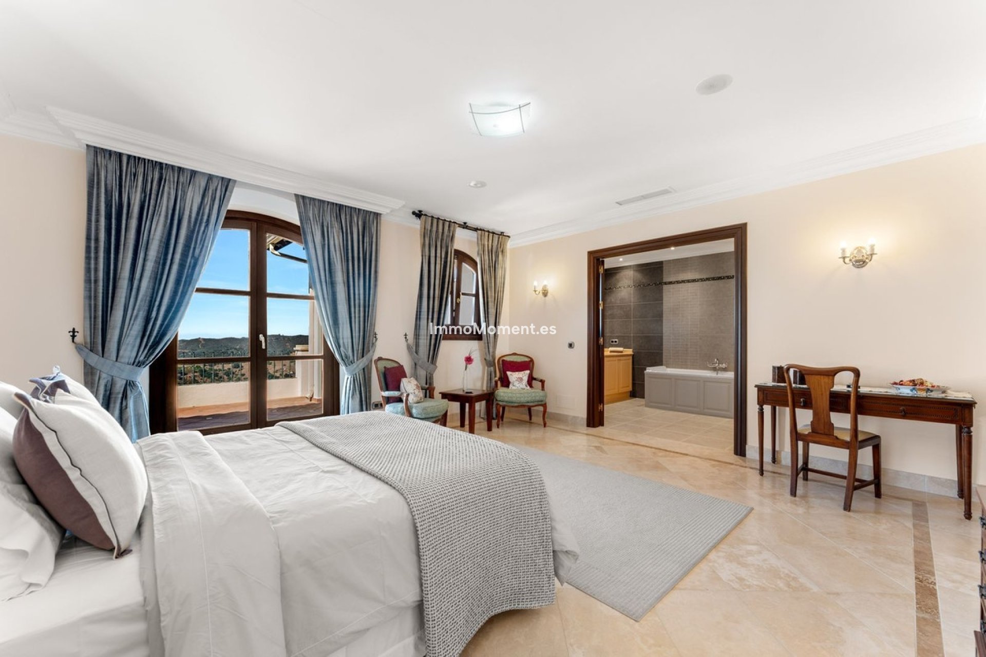 Resale - Detached villa - Estepona - Estepona Centro