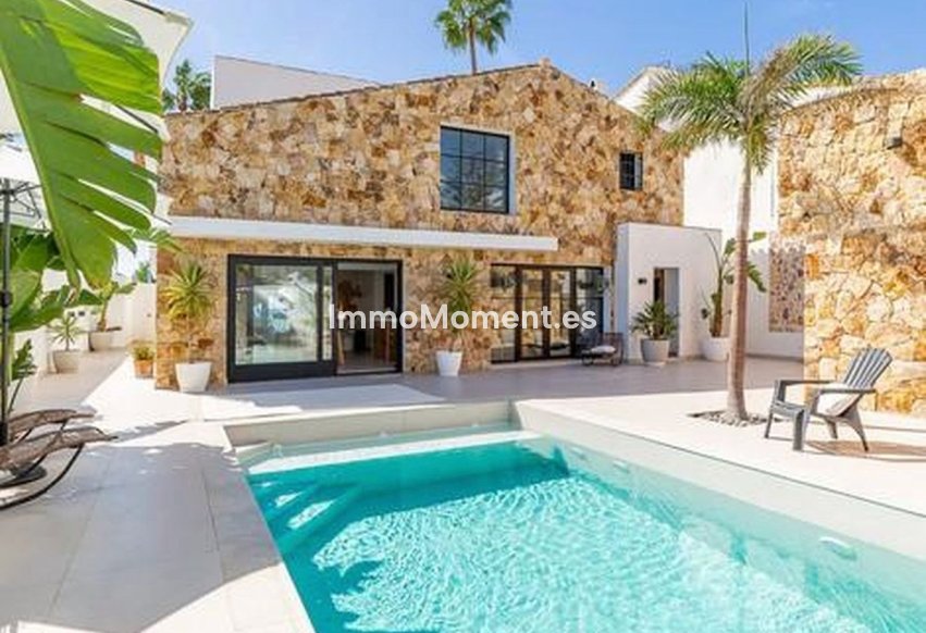Resale - Detached villa - Estepona - Estepona Centro