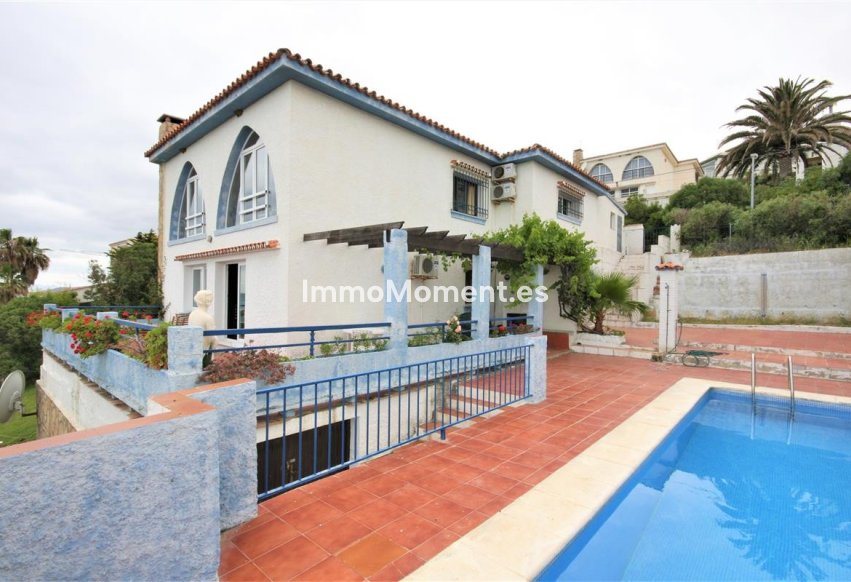 Resale - Detached villa - Estepona - Estepona Centro