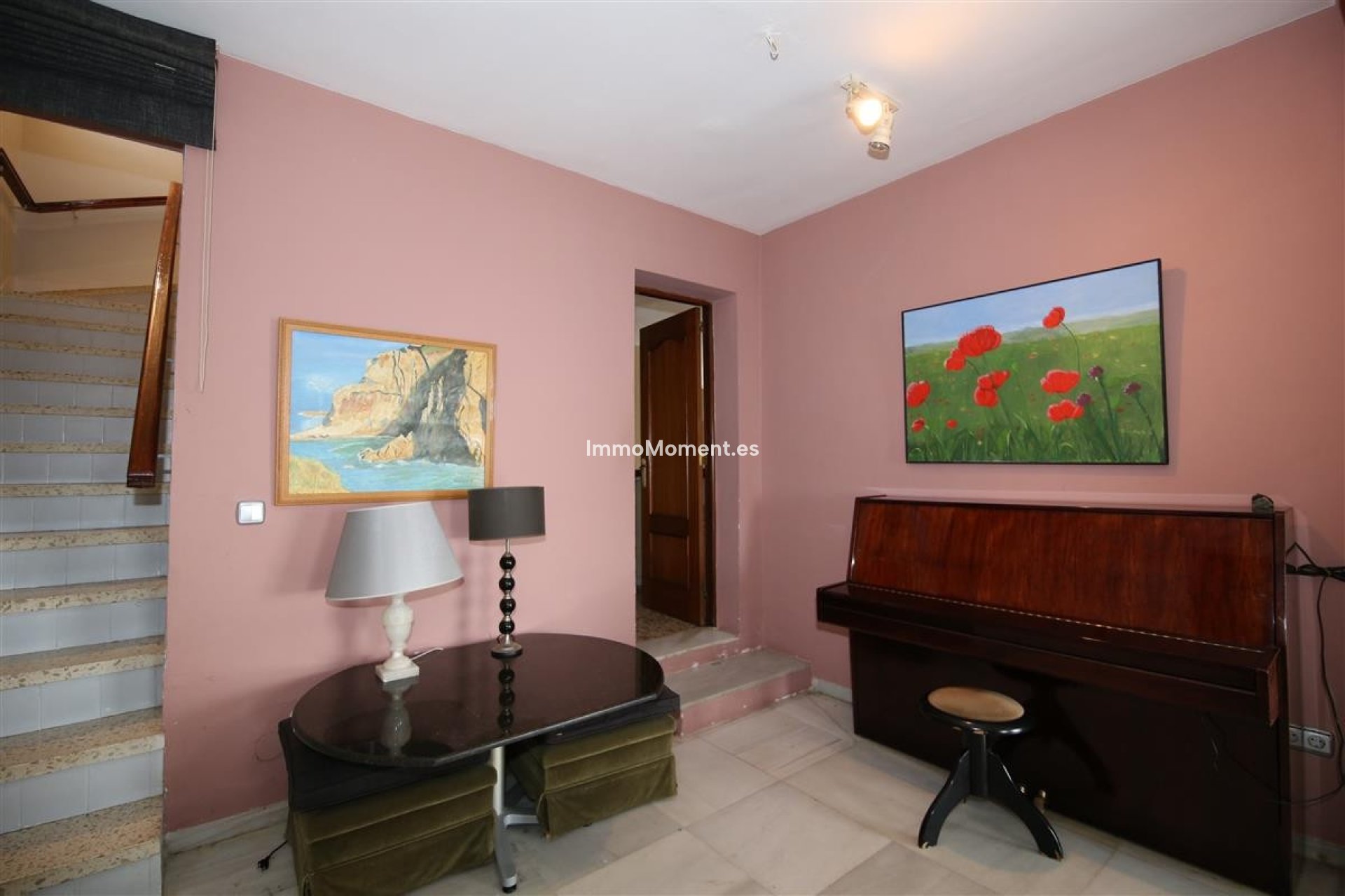 Resale - Detached villa - Estepona - Estepona Centro