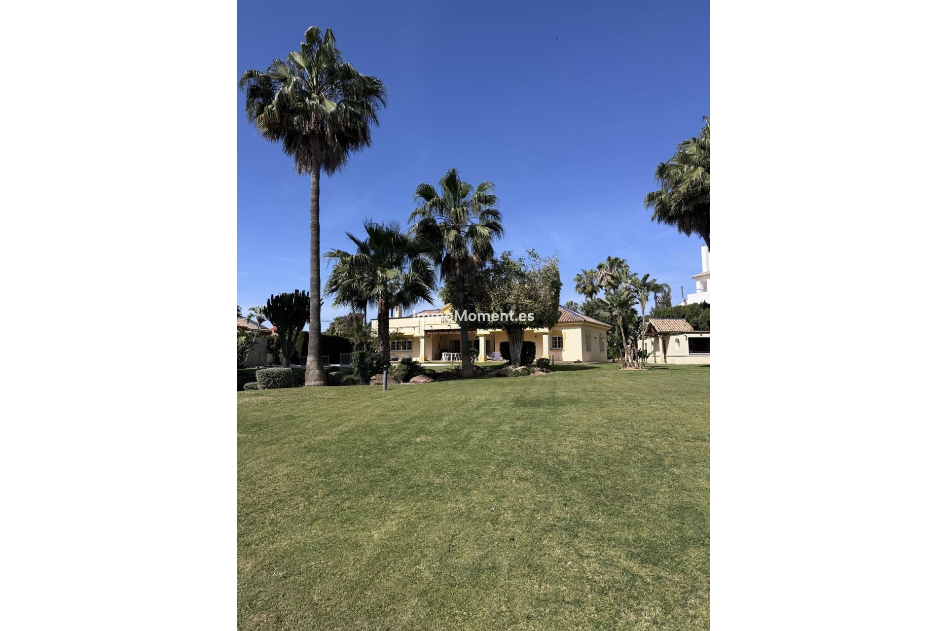 Resale - Detached villa - Estepona - Estepona Centro