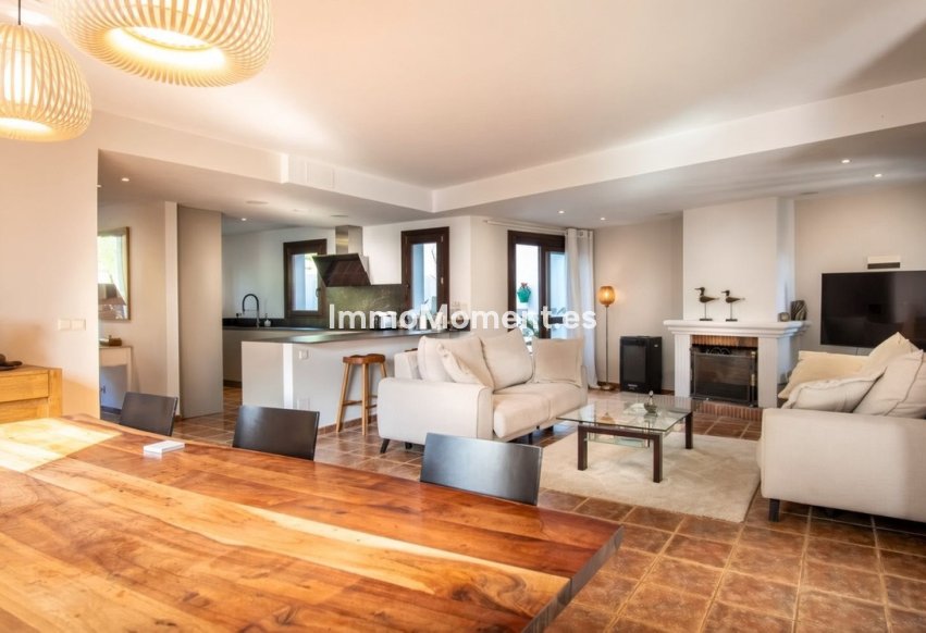 Resale - Detached villa - Estepona - New Golden Mile