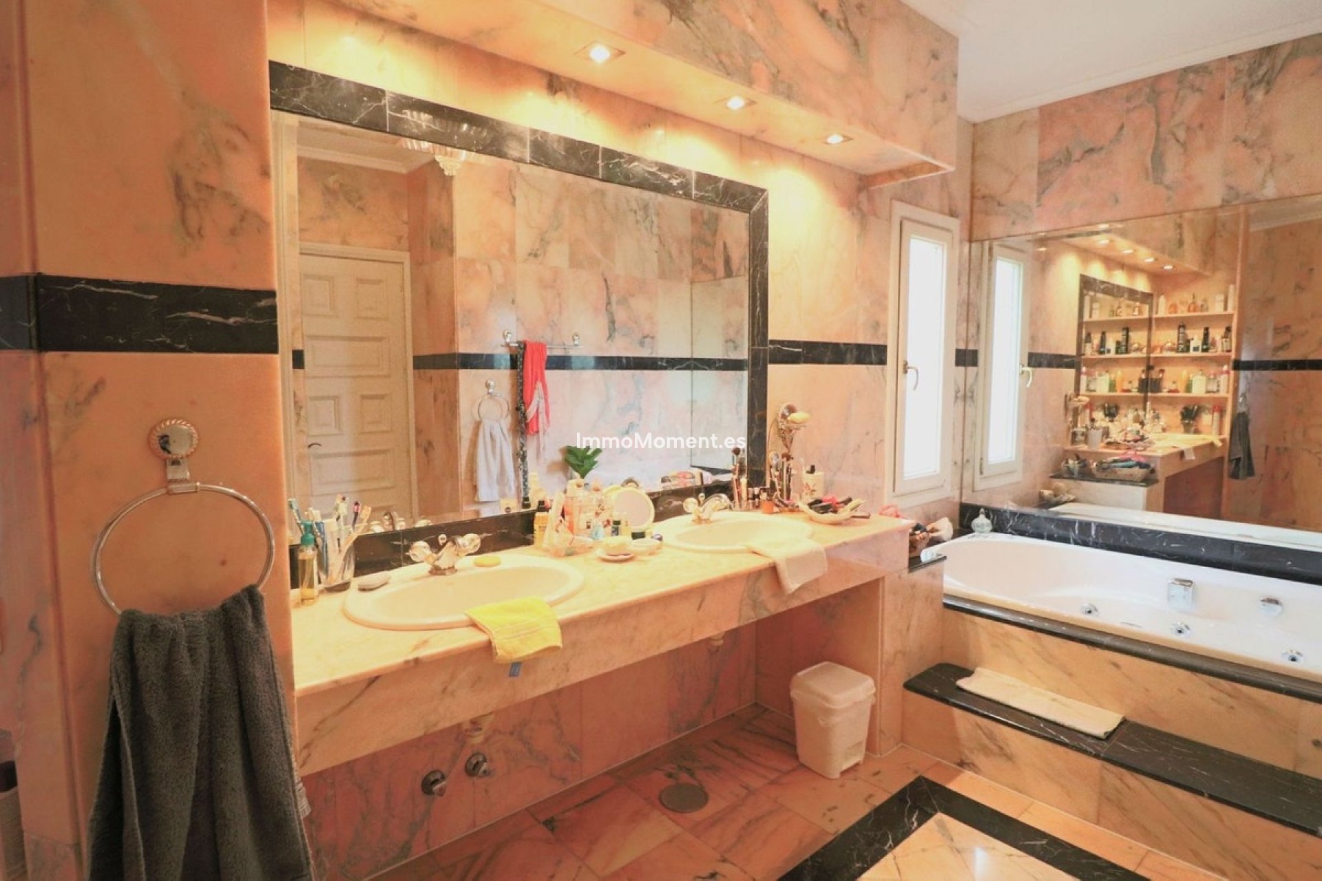 Resale - Detached villa - Estepona - New Golden Mile