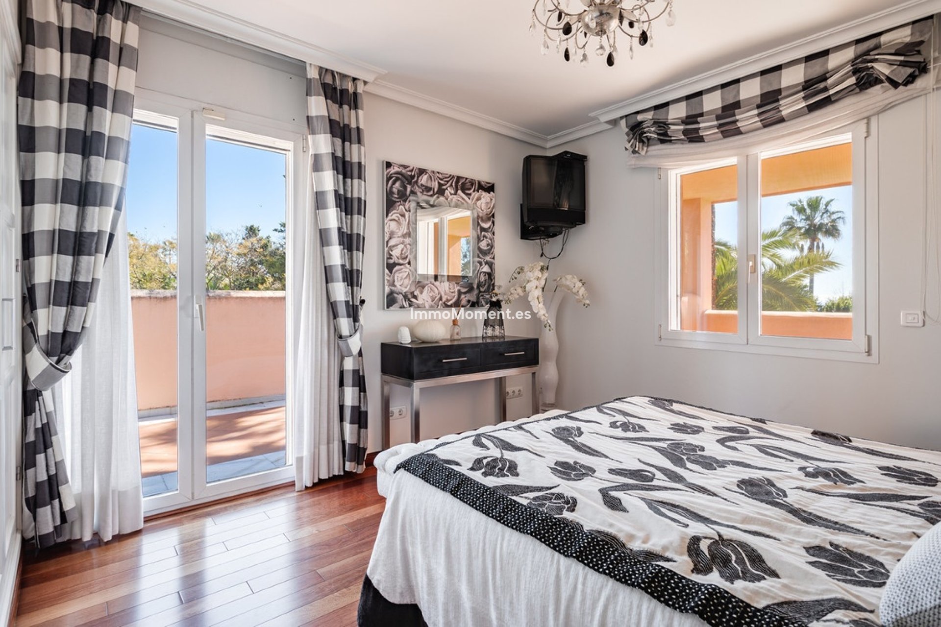 Resale - Detached villa - Estepona - New Golden Mile