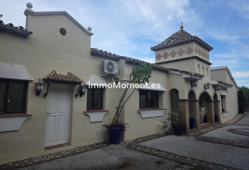 Resale - Detached villa - Estepona - New Golden Mile