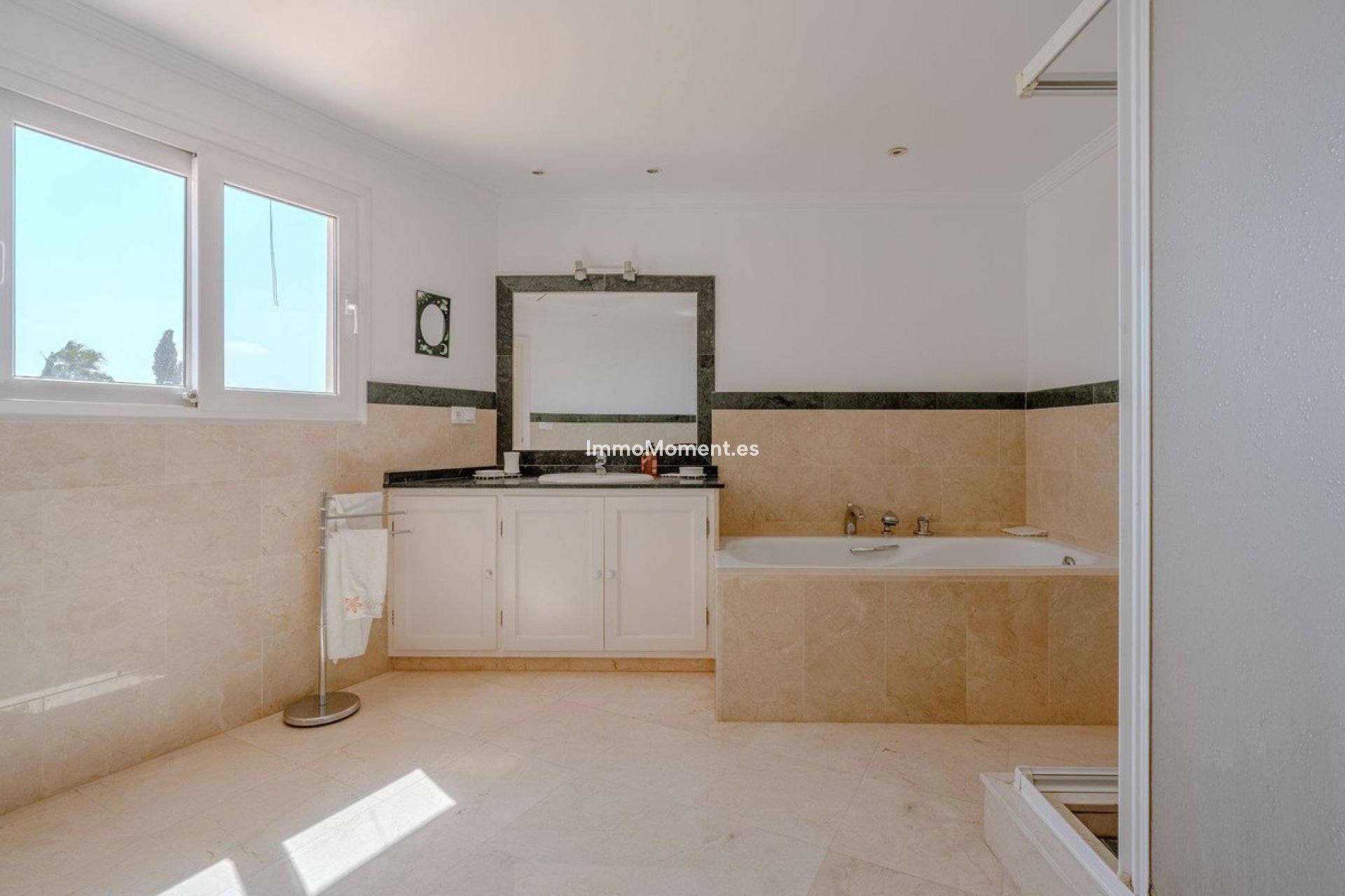 Resale - Detached villa - Estepona - New Golden Mile