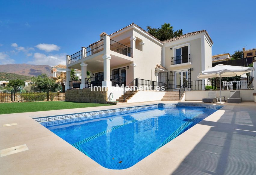 Resale - Detached villa - Estepona - Valle Romano