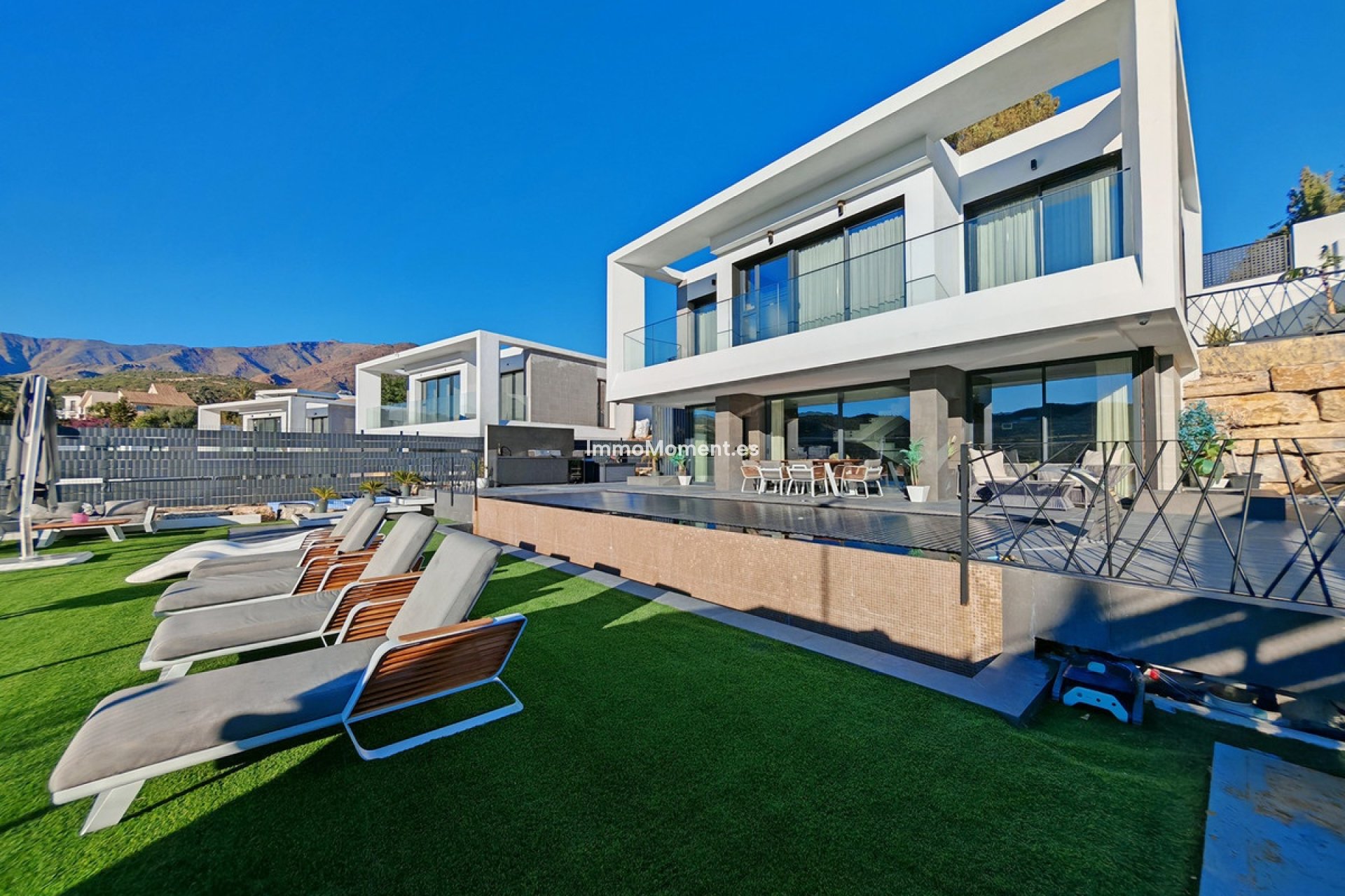 Resale - Detached villa - Estepona - Valle Romano