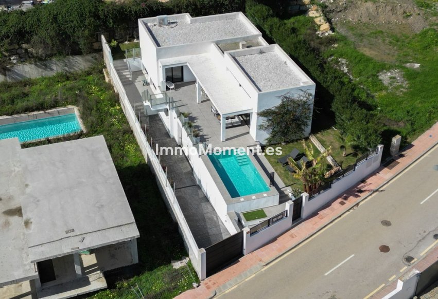 Resale - Detached villa - Estepona - Valle Romano