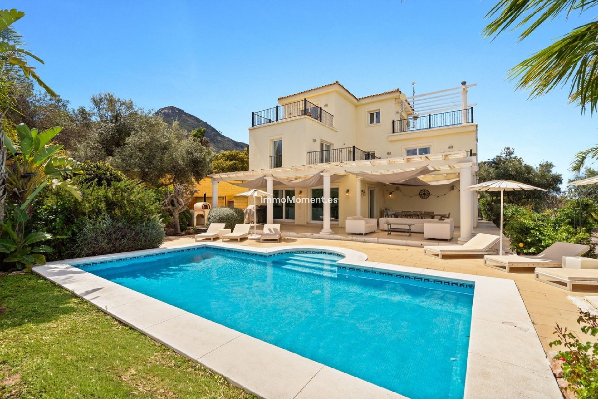 Resale - Detached villa - Inland  - Alhaurín el Grande Centro